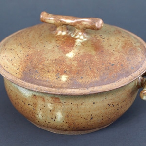 Olla individual vintage con tapa de Russell Pulick Studio Pottery, en excelente estado (recipiente pequeño hecho a mano)