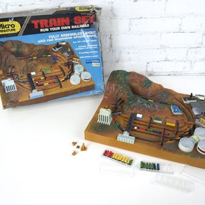 Vintage Apollo Micro Miniature Train Set No. 83100 in Original Box w/ 34 Cars circa 1980's for Parts or Repair 16" L x 12.75" W x 4.25" T