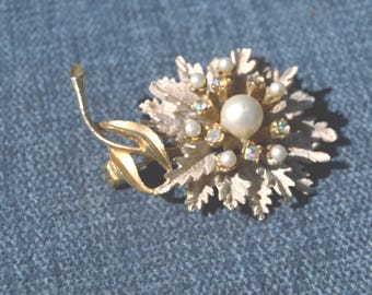 Vintage B.S.K Brooch with Organic Flora / Floral Design and Faux Pearls and Diamonds w Goldtone Finish