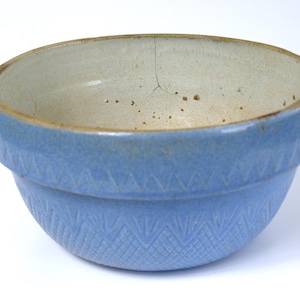 Antique Roseville Venetian Fire Proof Stoneware Pot with Diamond Pattern and Blue Salt Glaze In Good Condition