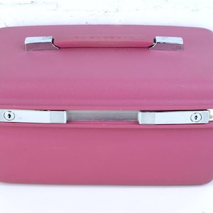 Vintage Pink Samsonite Saturn Travel Case / Makeup Case with Accessory Tray, circa 1970&#39;s - No Key - Very Good condition