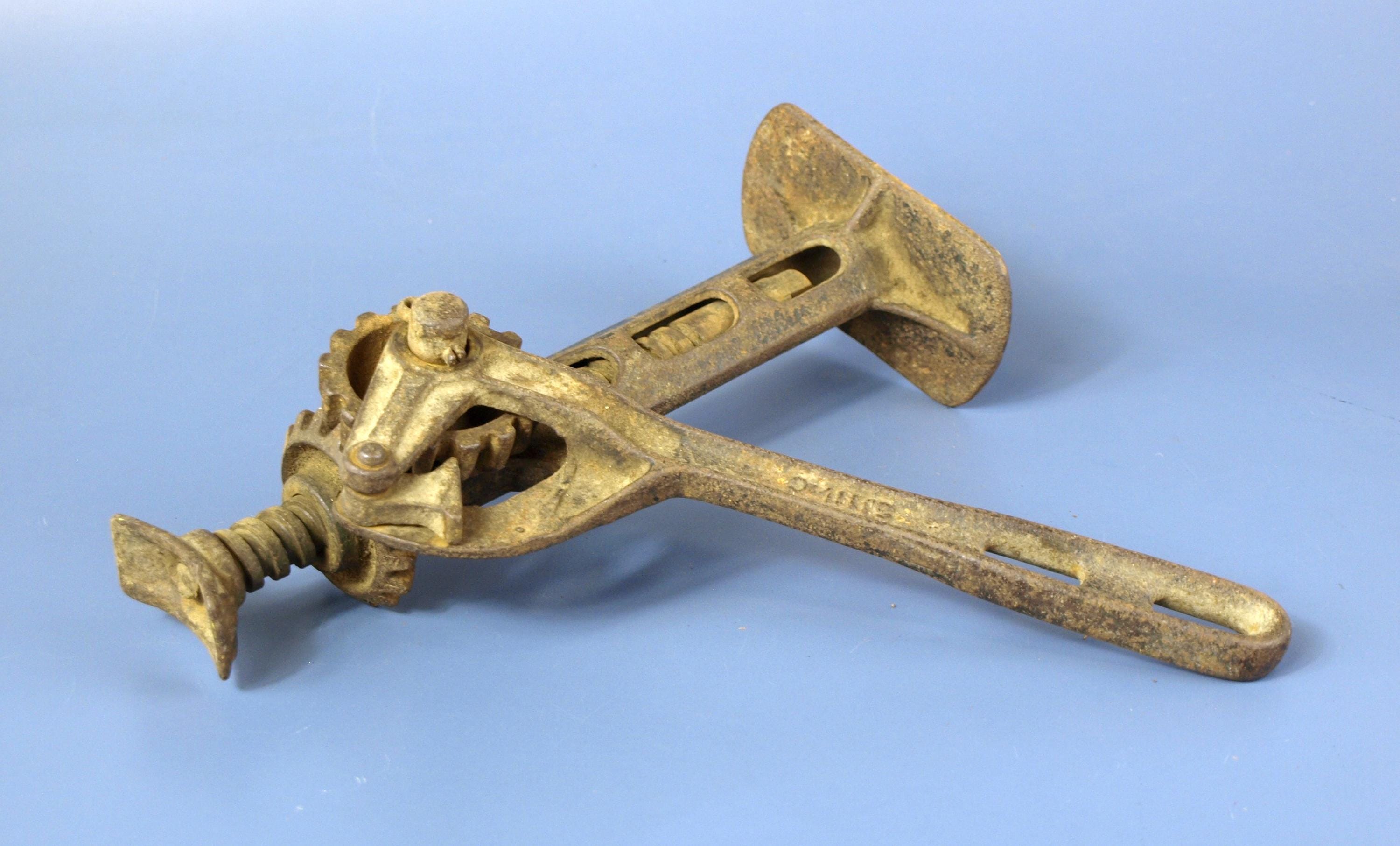 Antique Cast Iron Bottle Ratchet Screw Jack T3390 for a Ford Model
