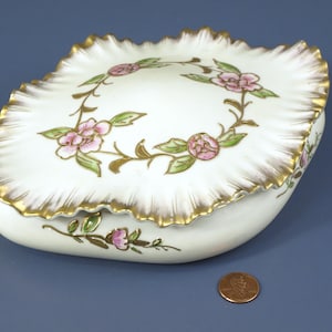 Vintage Lefton Porcelain Vanity / Keepsake / Jewelry / Powder Makeup Dresser Box Dish with Ruffled Lid, Gold Trim & Floral Design No. 6217B