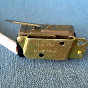 Vintage Micro Swith Cat No. 5PAI Snap Switch MT-4RL NOS - New Old Stock