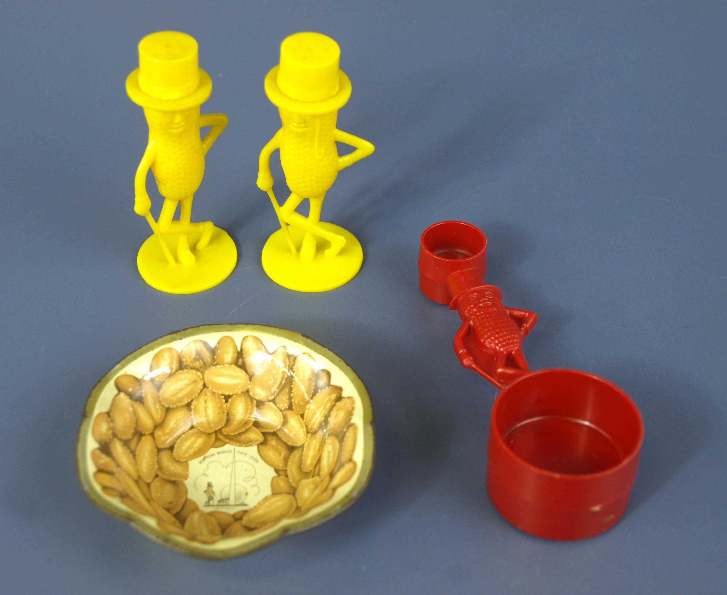 Mr Peanut Salt and Pepper Shakers - Etsy