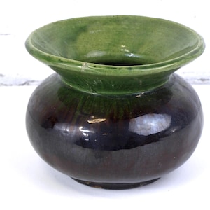 Vintage Earthen Pottery Vase in Green & Brown Drip 5.75" Spittoon Shape In Good Condition