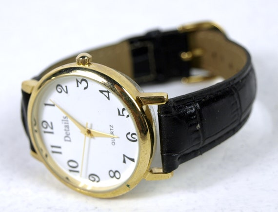 Vintage DETAILS Unisex Quartz Wrist Watch - Goldtone W Vintage DETAILS Unisex Quartz Wrist Watch - Goldtone W
