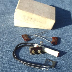 JS-5 Roller Lever Microswitch / Micro Switch, Industrial Devices 21101A Mini Instrumentation Light, 220UUF & 750UUF Resistors No. KS16742L1