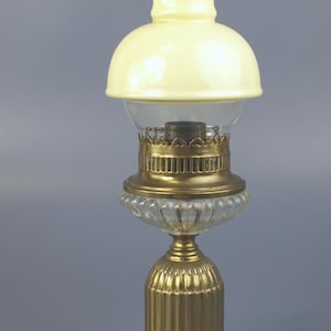 Lámpara de queroseno vintage eléctrica convertida sobre base de mármol con pantalla de vidrio - Lámpara, alrededor de 1950 - Base de portalámparas mediana - Muy buen estado de funcionamiento