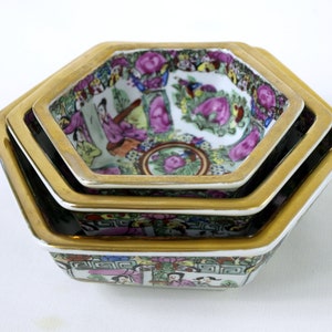 Vintage chinesische Famille Rose Hexagon ACF Porzellan Nesting Schalen Mid Century Keramik - handbemalte 3er Set Made in Hong Kong China