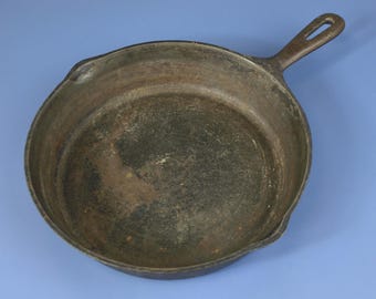 Vintage 10,5 ""Gusseisenpfanne in gutem Zustand mit 4,5 ""Griff, hergestellt in Taiwan."