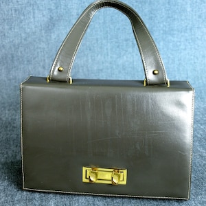 Bolso de mano TRIANGLE New York vintage de mediados de siglo, azul marino con cierre y herrajes dorados, muy bueno
