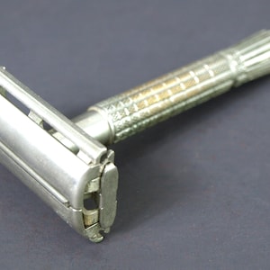 Vintage Mid Century Gillette Super Speed Flare Tip Double Edge Safety Razor, Circa 1950&#39;s - Very Good Condition
