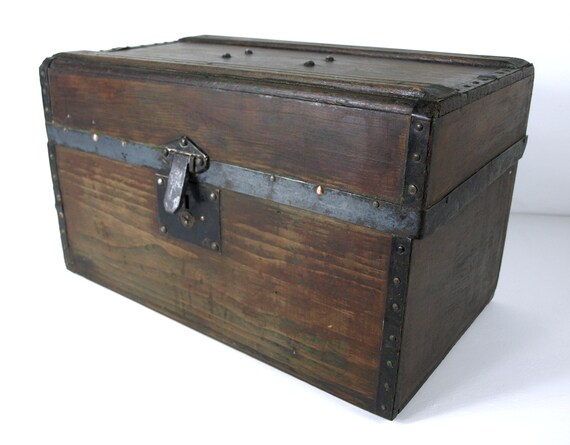 海揚がり古備前片口室町時代 箱付 Antique Small Wooden Travel Trunk, Circa 1800's - 18