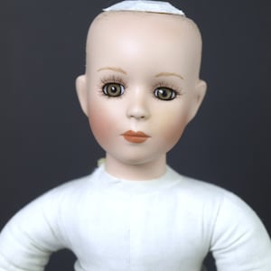 Vintage T. C. Porcelain Wind Up Music Box Girl Doll with Hazel Eyes Dated 1998 No. 0518 - 13.25&quot; tall