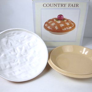 Vintage Ceramic Pie Carrier Dish / Baker Country Fair 146924 by Certified International Corp in Near Mint Condition In Original Box zdjęcie 3