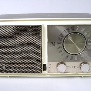 Vintage Zenith Tube AM/FM/AFC Radio Model S-64184, Circa 1951 - Nifty Looking Tube Radio in Working Condition