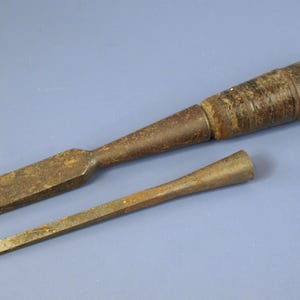 Vintage Wood Chisels, Mismatched set of 2 - 1 w/ Wooden Handle, .75" Wide & the other by Stanley, .25" wide; No Handle - Good condition