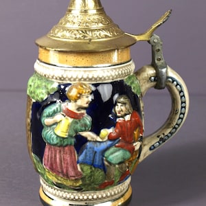 Jarra de cerveza de gres del castillo de Heidelberg, Dee Bee Co., Japón, pintada a mano con tapa abatible - Cerámica de mediados de siglo