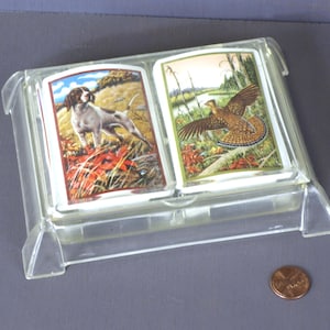 Juego vintage de dos barajas de cartas de caza en vitrina de plástico. Spaniel bretón y urogallo. En perfecto estado.