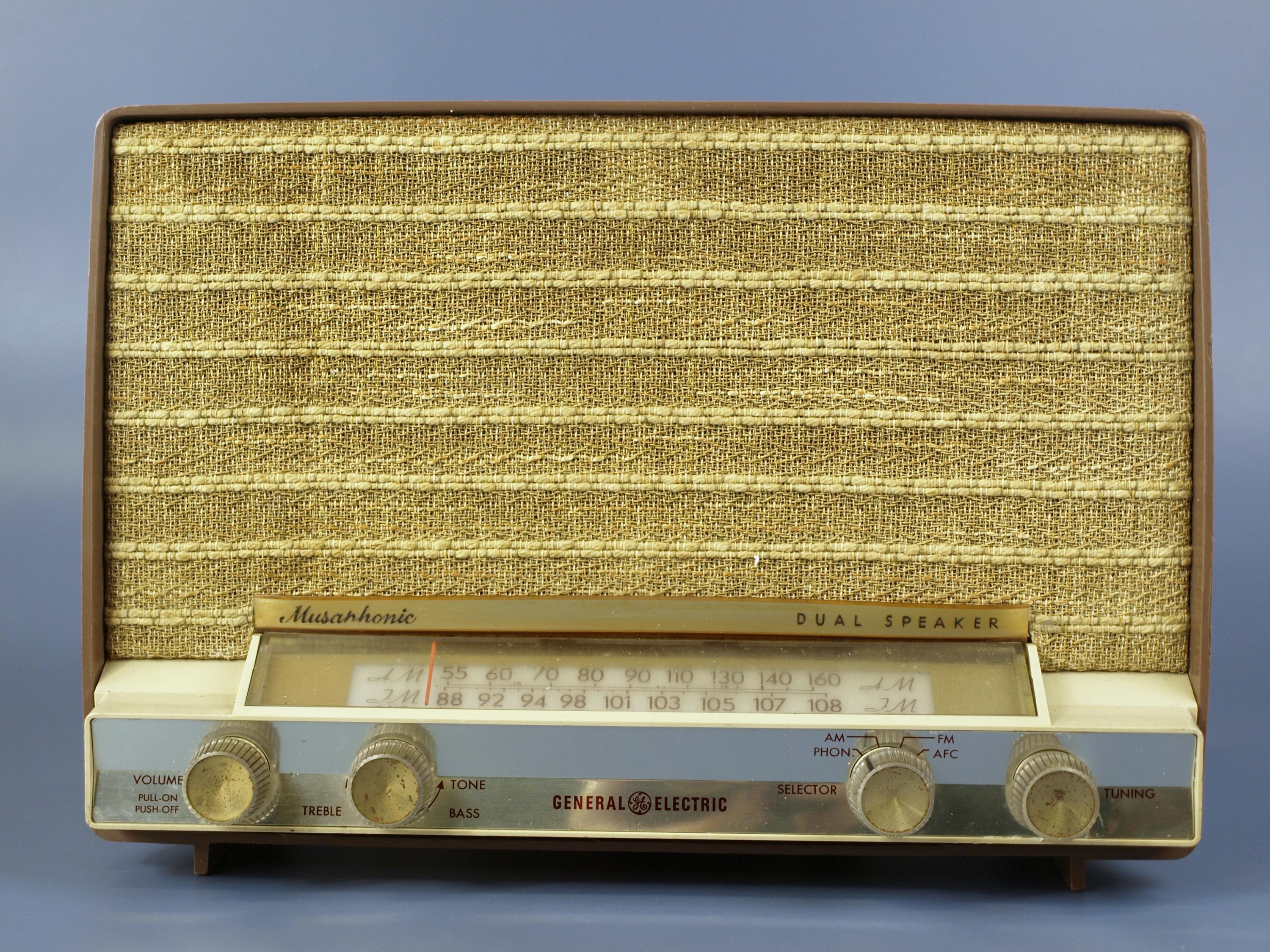 Vintage Musaphonic General Electric GE Dual Speaker Tube AM/FM Afc