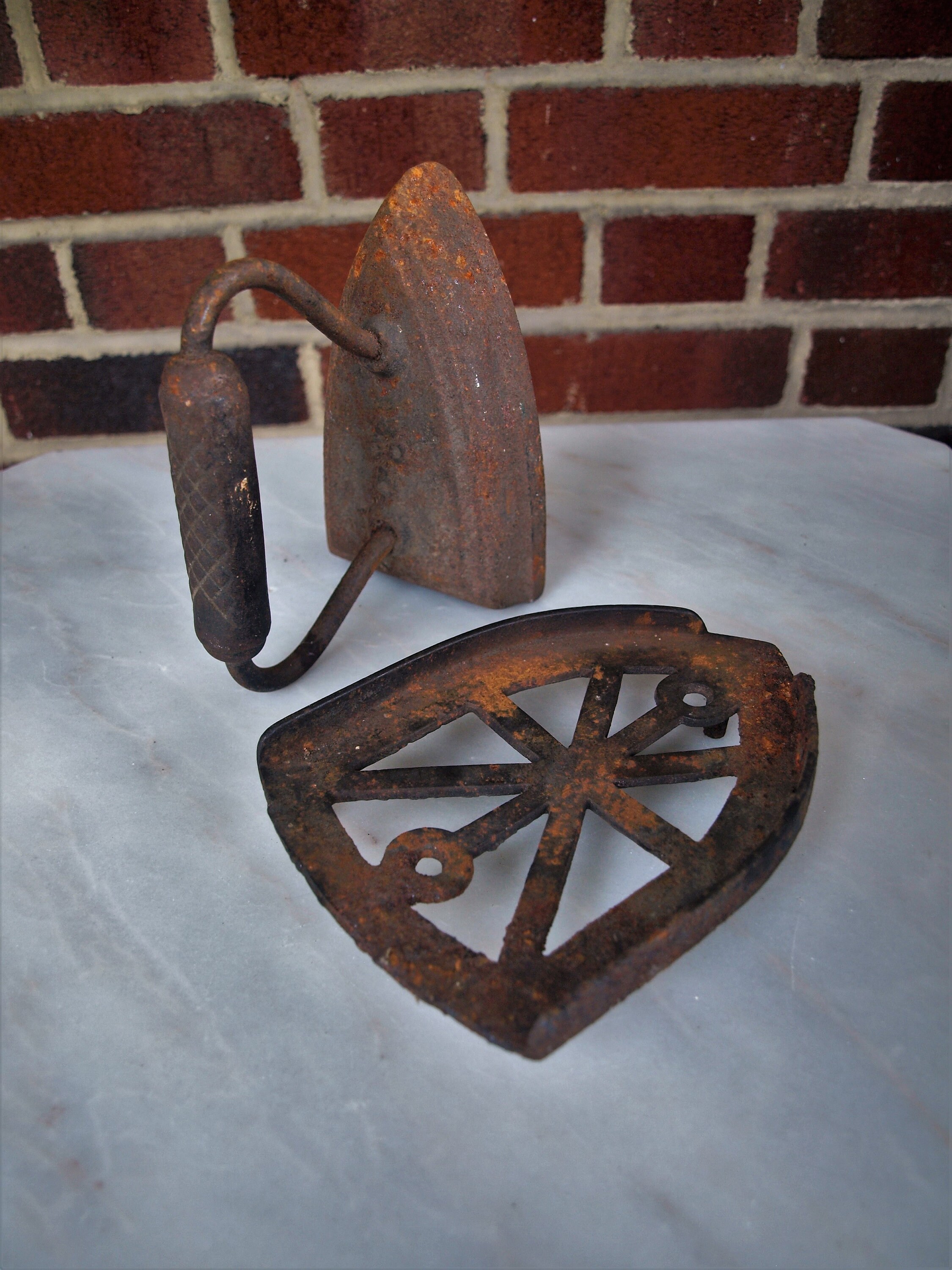 A Small Iron /tourist Iron /vintage Home Decor /vintage Iron /antique Sad  Iron /old Iron /ironing Clothes / Working Iron /electric Sad Iron 