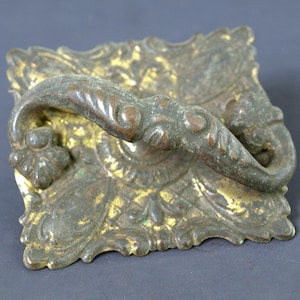 Design floral victorien antique de poignée de tiroir rectangulaire en laiton pressé pour la restauration de meubles