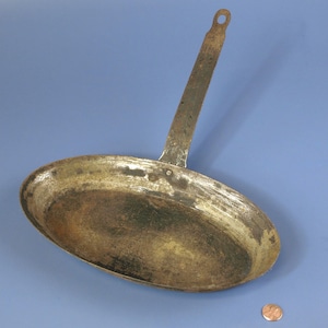 Sartén ovalada antigua de acero al carbono - Utensilios para cocinar barbacoa y camping - Estampado 28 en el mango