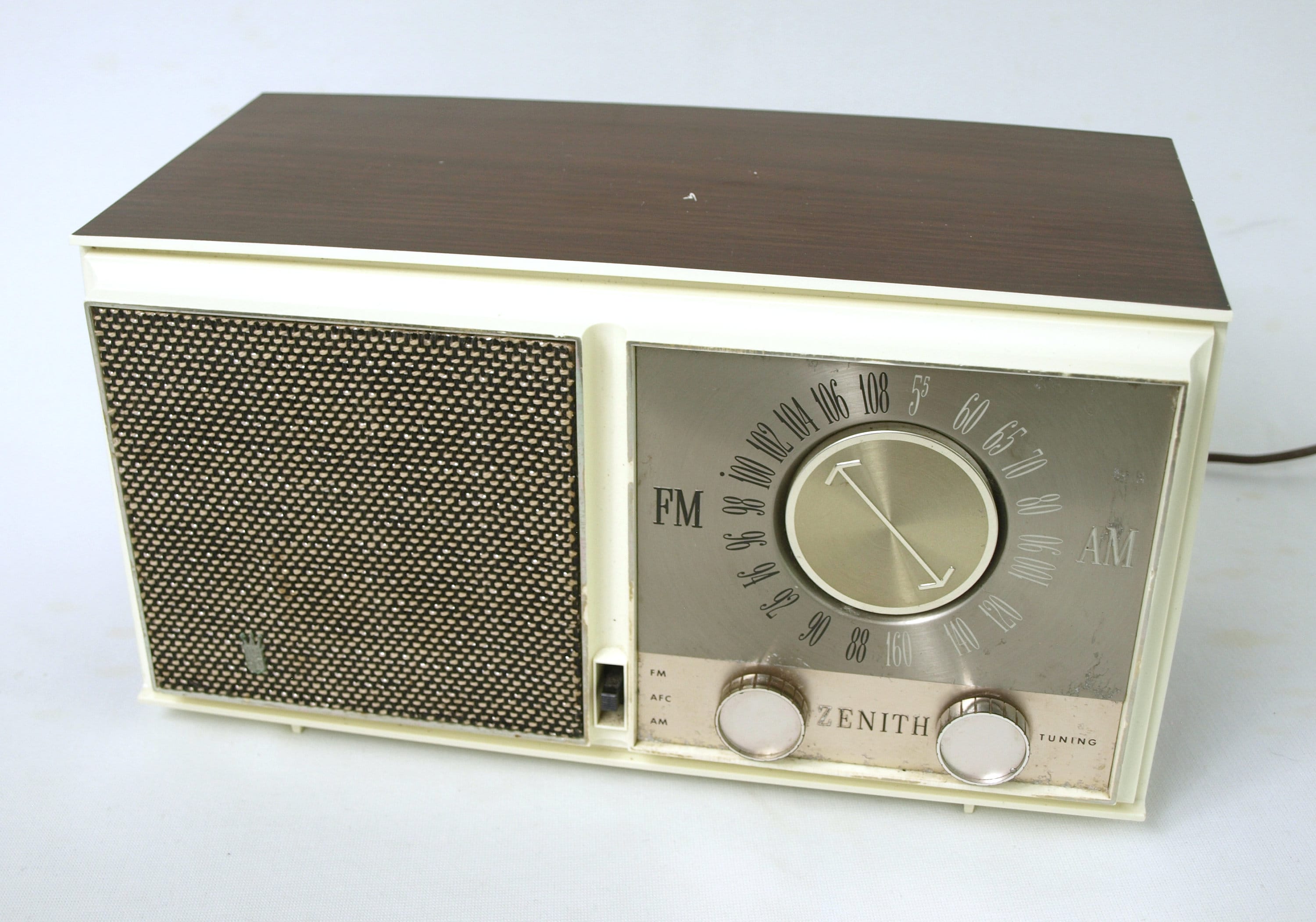 Vintage Zenith Tube AM/FM/AFC Radio Model S-64184, Circa