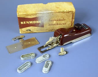 Vintage Kenmore Knopfloch Aufsatz No. 60706 von Sears & Roebuck Co., mit Original Box | Befestigung in Kompletter Guter Plus Zustand