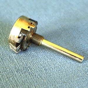 Vintage Clarostat Potentiometer 1000 ohm Model 140202 - never used like new