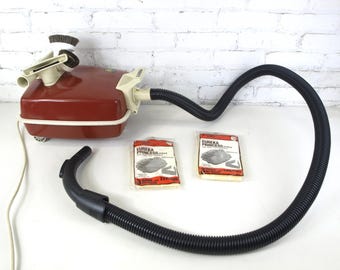 Vintage Eureka Canister Dammsugare Modell Nr 3334 i Bränd Umbra med Tillbehör - Fungerar