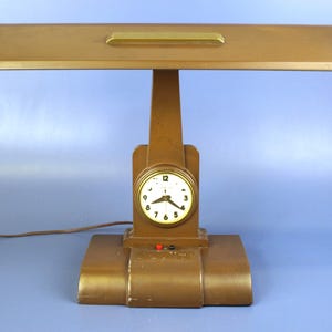 Lámpara de mesa industrial estilo MCM Litemaster Vintage Shop Lamp con reloj analógico incorporado - Funciona