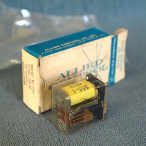 Vintage Allied Control Relay # T-154-CC-CC - 24 VDC 700 ohm - Cont 2A-29 vdc - nib - New and Unused
