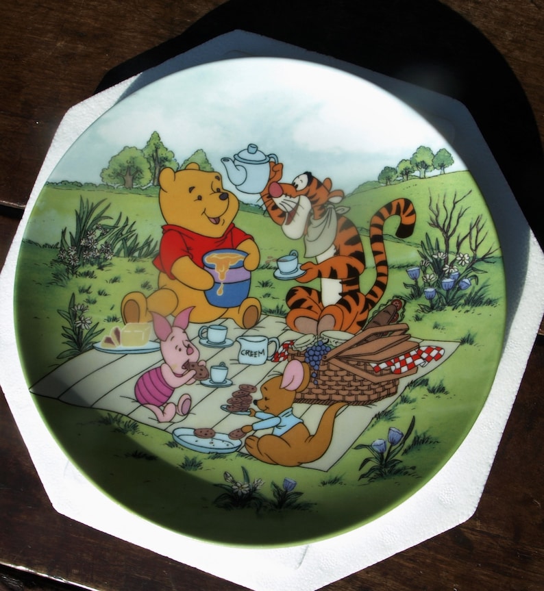 Eighth issue Pooh\u2019s Picnic Disney\u2019s Winnie the Pooh Collector Plate Fun in 100 Acre Woods Collection