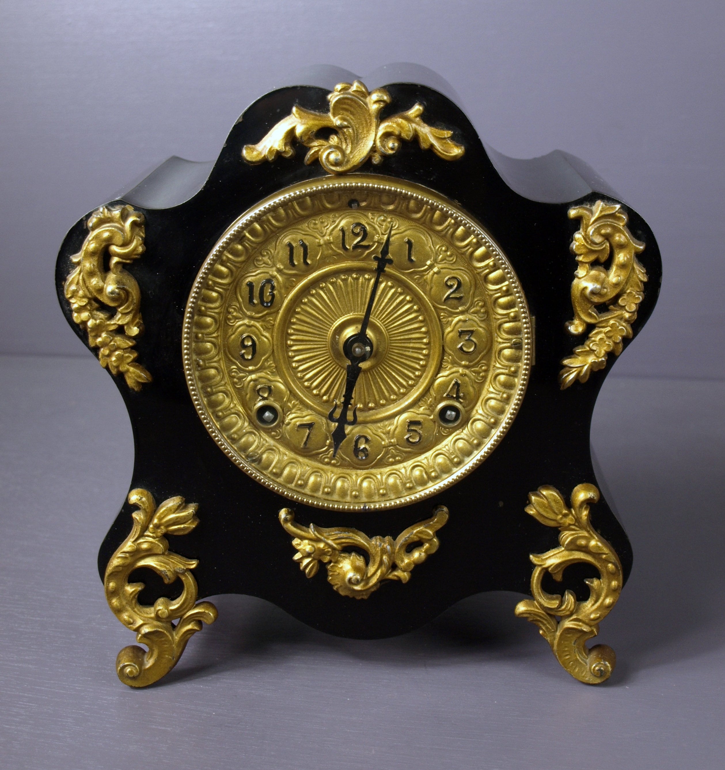 アンソニアANSONIA CLOCK［USA］ Antique Ansonia USA Ornate Cast Iron & Brass Footed Mantel