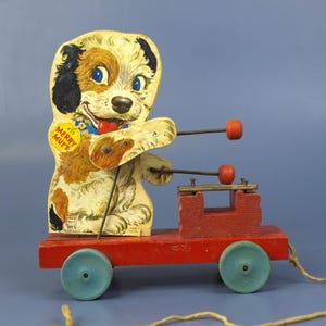 Vintage FISHER PRICE Merry Mutt Musical Wood Pull Toy No. 473 circa 1949 - In Working Condition