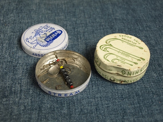 Vintage Griffin Extra Strong and Pflueger Hande Pak No. 4005 Hook Tins One  With Lure and Hooks 