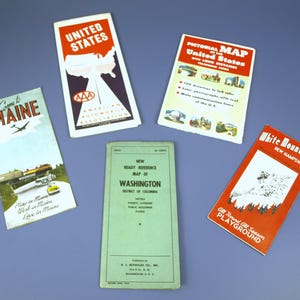 Vintage kaarten uit de jaren 40: Washington D.C., Maine, geïllustreerde kaart van de Verenigde Staten, White Mountain, New Hampshire en AAA Verenigde Staten - veel van 5