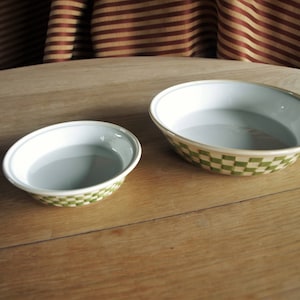 Savinio Designs Pie Plates - Ceramic Earthenware - Stackable with Painted Weave Pattern