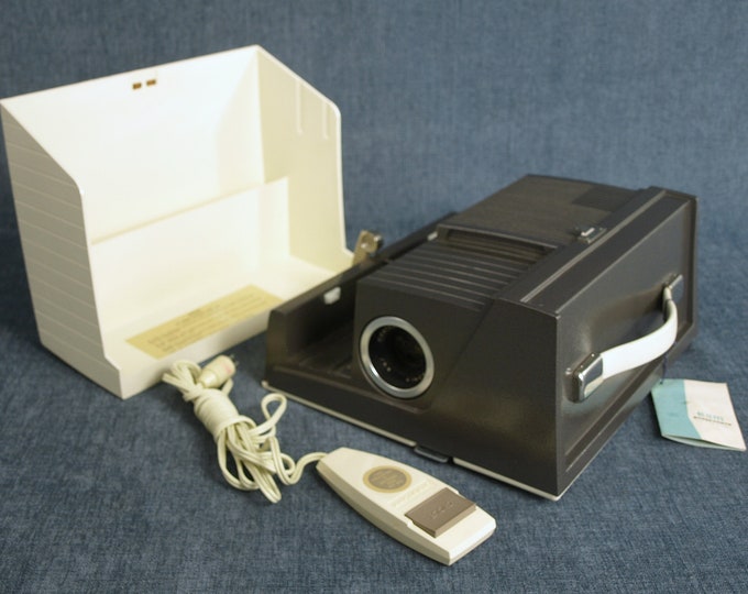 Vintage Sawyers CRESTLINE 500C Slide Projector With Slide Changer