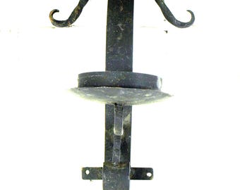 Smidesjärn i medeltida gotisk stil, väggljusstake
