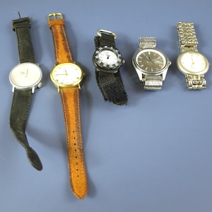 5 relojes de pulsera vintage para hombre - Akto Soccer Edison Pulsar Infinity, raros - No funcionan / Para PIEZAS o REPARACIÓN - Lote de 5 - Lea más a continuación