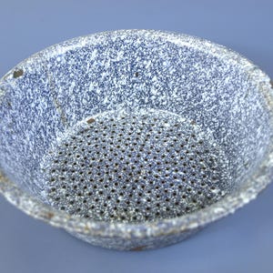 Colino per colino in smalto blu e bianco maculato antico/vintage/inserto per pentola in smalto - arredamento rustico per cucina di campagna