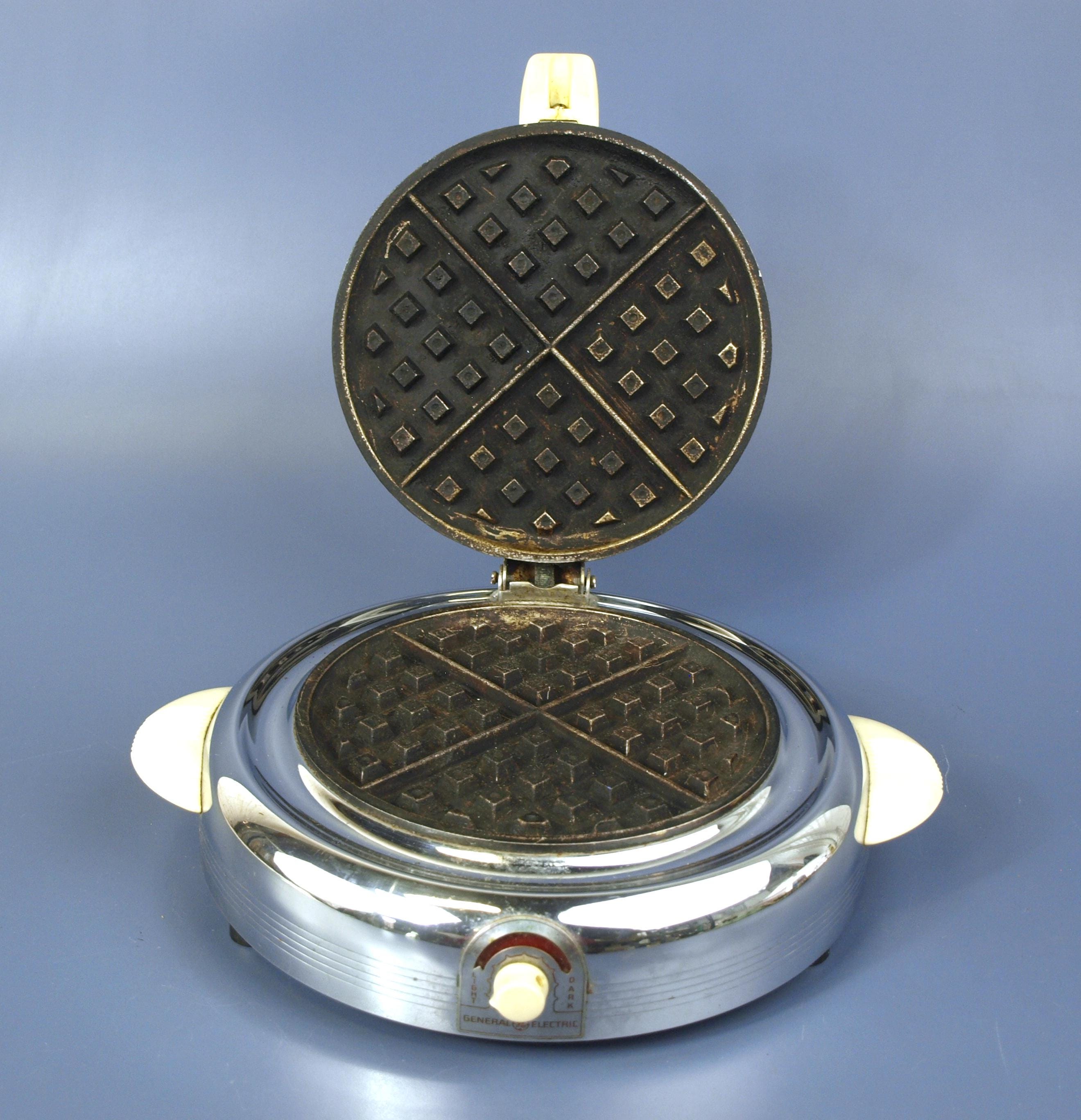 Vintage General Electric GE Waffle Maker Model 129W9 Art Deco