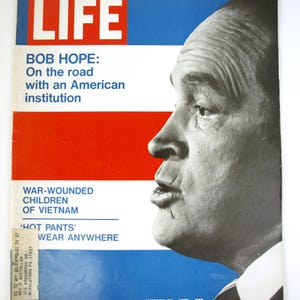 Vintage Life Magazine, Bob Hope: On the road with an American Institution - Vietnam War - January 29, 1971 - Great Condition