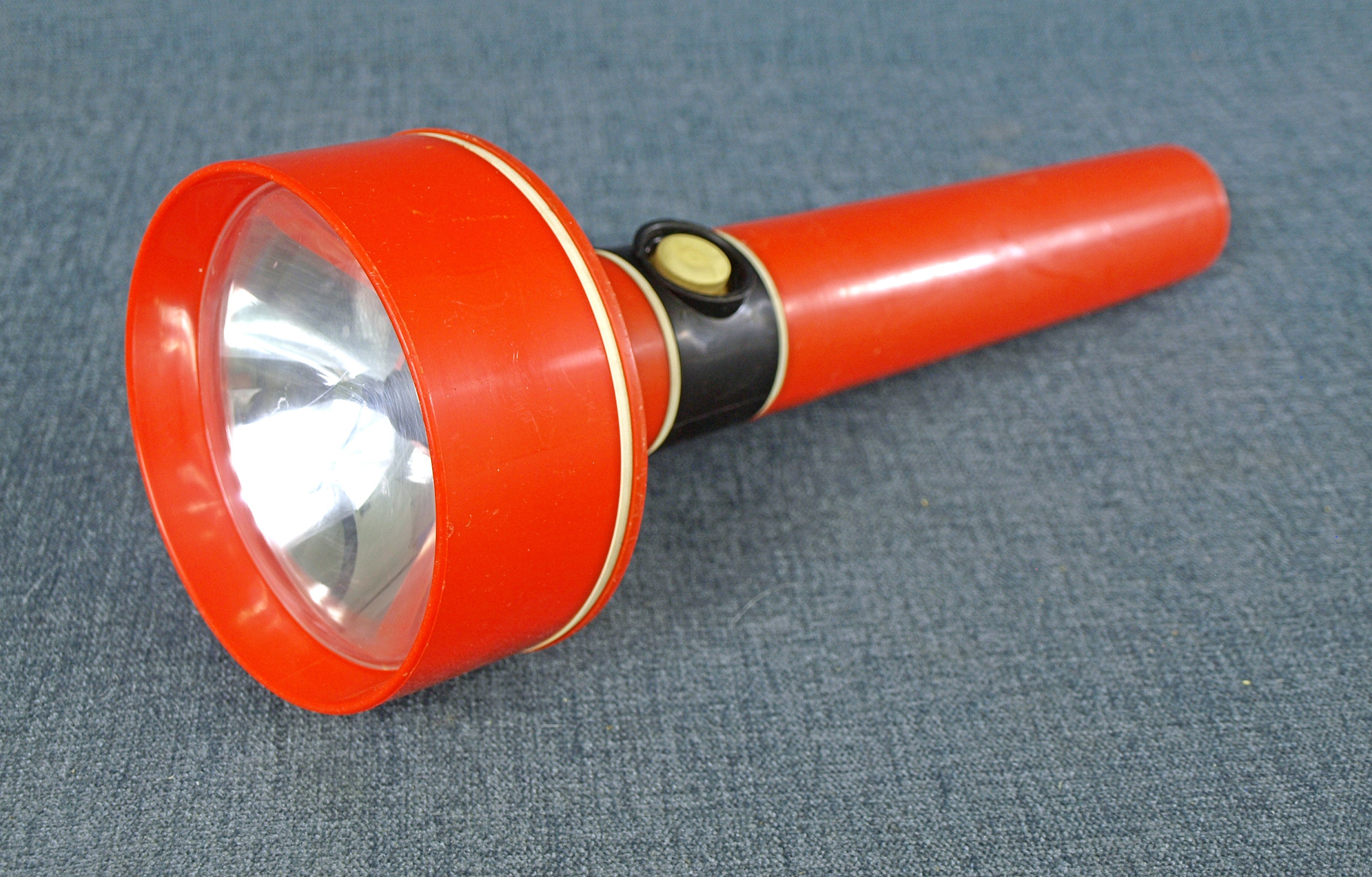 Vintage Soviet Eveready Flashligh Retro Lantern Hand Torch Flashlight  Battery Operated Plastic Flashlight Electric Flashlight Tourist Gift 