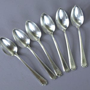 Art Deco Vintage Tudor Plate (Silver Plated) Demitasse Spoons, Set of 6 by Oneida Community Plate, circa 1920&#39;s - VG condition