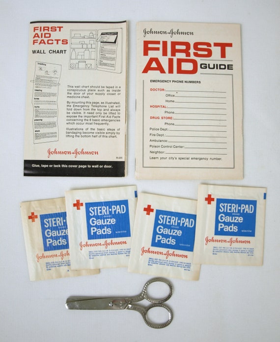 Vintage 1972 Johnson & Johnson First Aid Auto Kit… - image 4