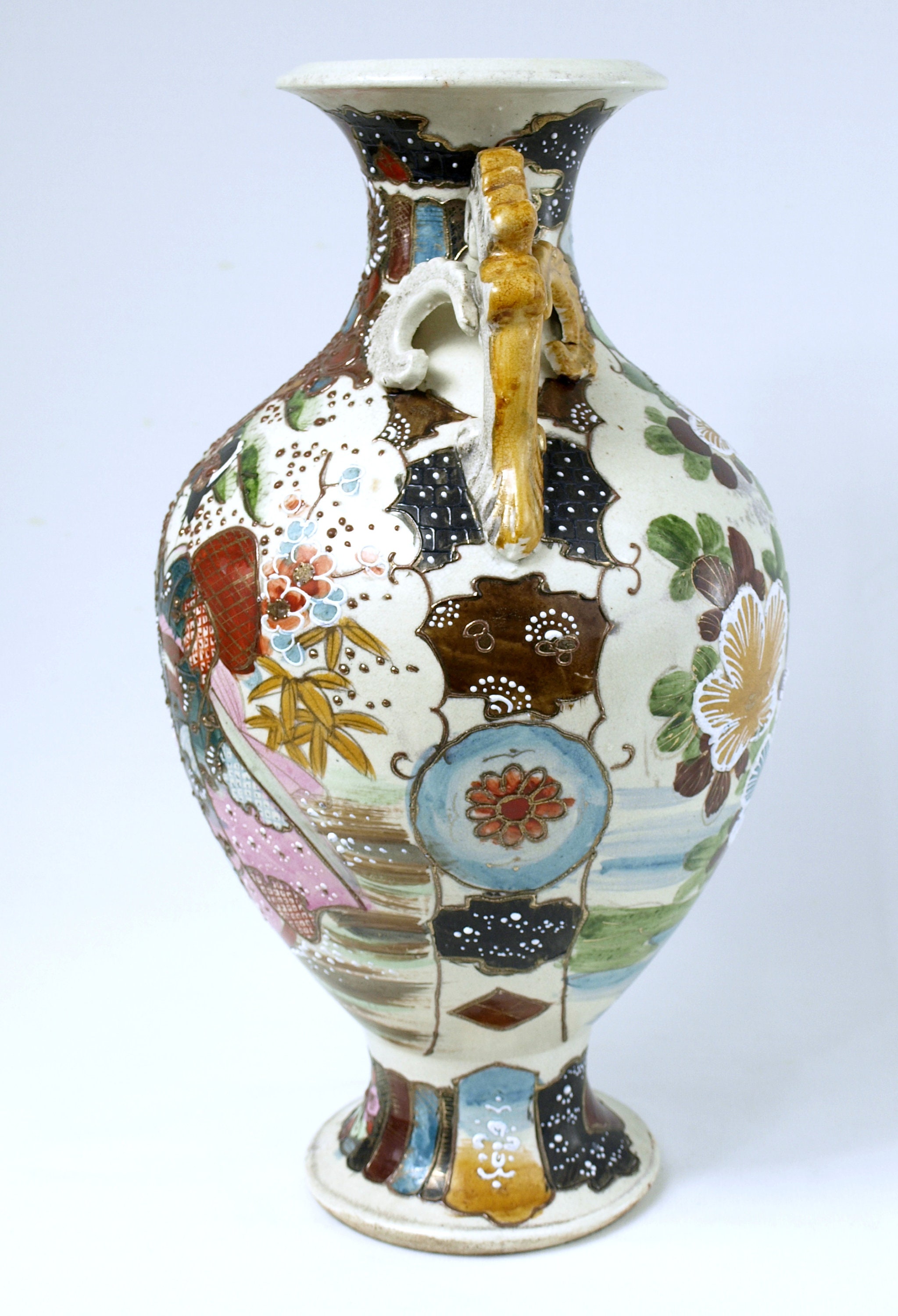 アンティークの日本製薩摩焼花瓶、明治時代（1868～1912年